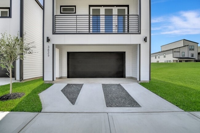 Building Photo - 3628 Amos St