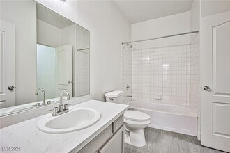 Building Photo - 5525 W Flamingo Rd