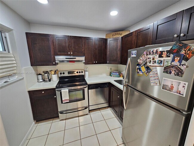 Foto del edificio - 3944 NE 167th St