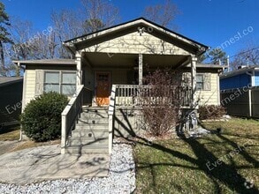 Building Photo - 243 Maple St