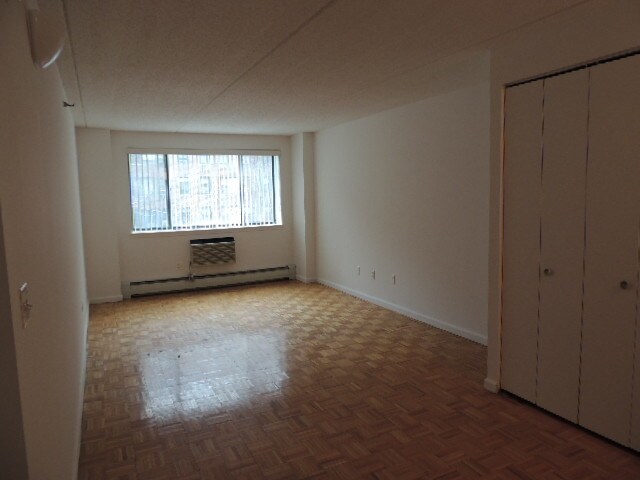 Foto del edificio - 172-90 Highland Ave