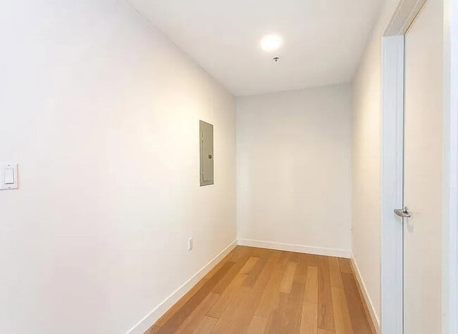 Building Photo - 301 Main St