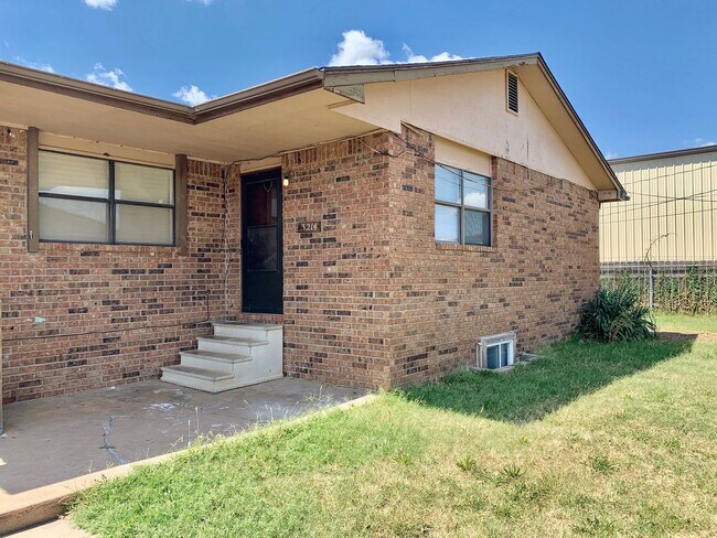 Foto del edificio - Spacious 3 Bedroom