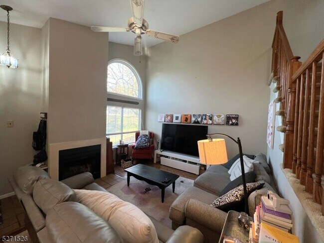Building Photo - 64 Bentley Ct