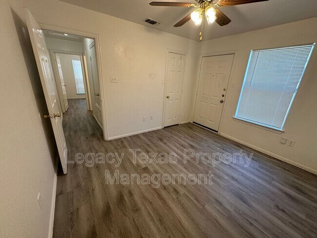 Foto del edificio - 802 N Wilhite St