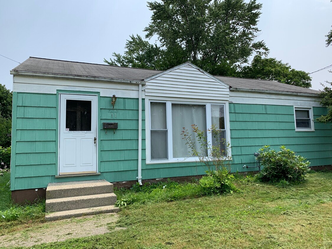 11 Traders Ct, Norwich, CT 06360 House Rental in Norwich, CT