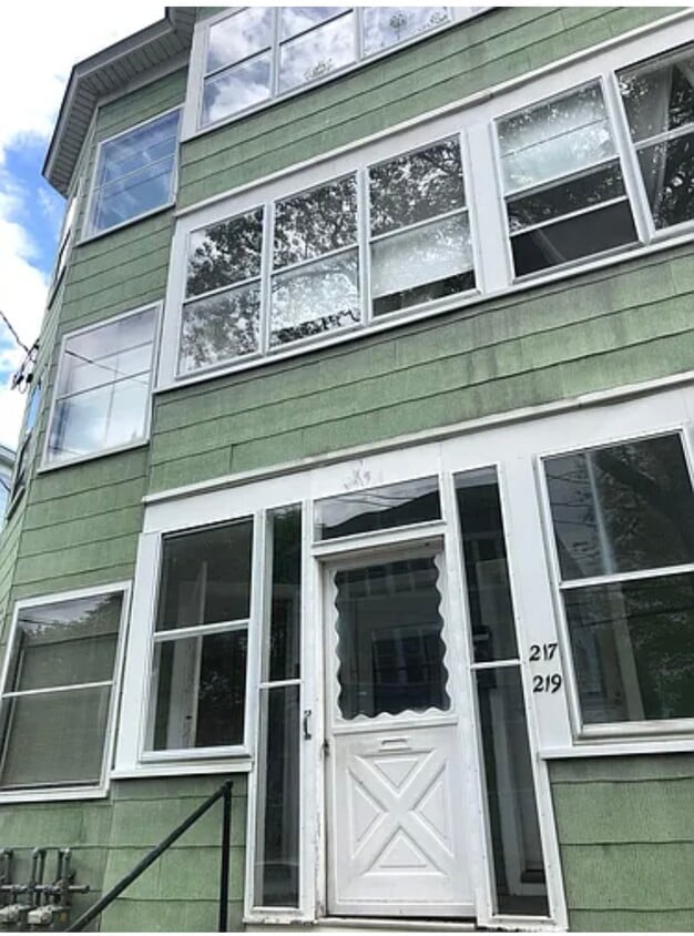 Primary Photo - 217 Clarendon St