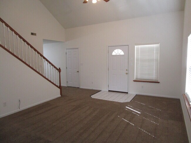 Foto del edificio - 1722 Juniper Dr