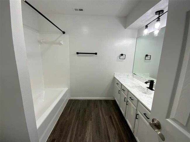 Building Photo - 9609 Dalewood Dr