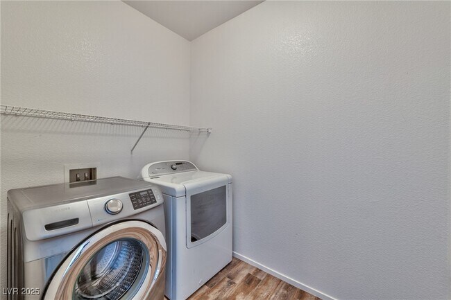 Foto del edificio - 2291 W Horizon Ridge Pkwy