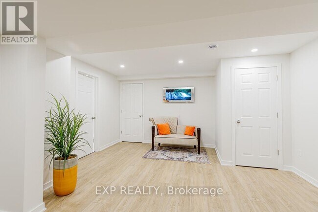 Building Photo - 194 Willow Creek Cir