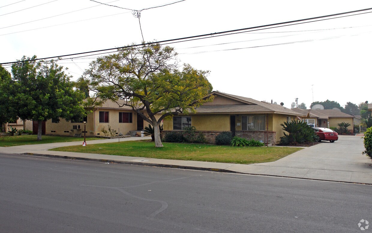 Foto del edificio - 6875-6877 Amherst St