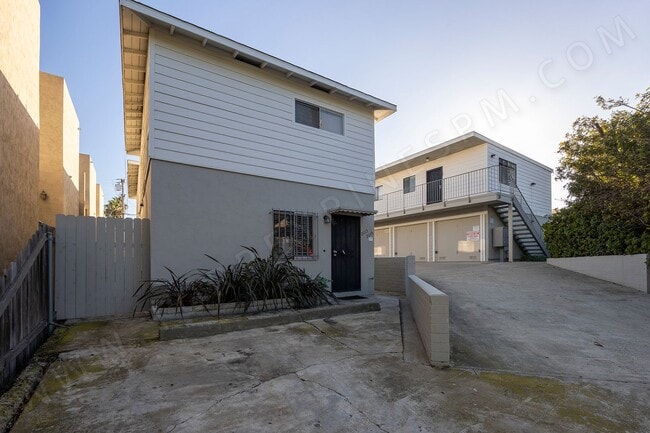 Building Photo - OPEN HOUSE: 12/20 1:30-2:30PM ~ Pacific Beach 2BR Townhome w/ Parking!