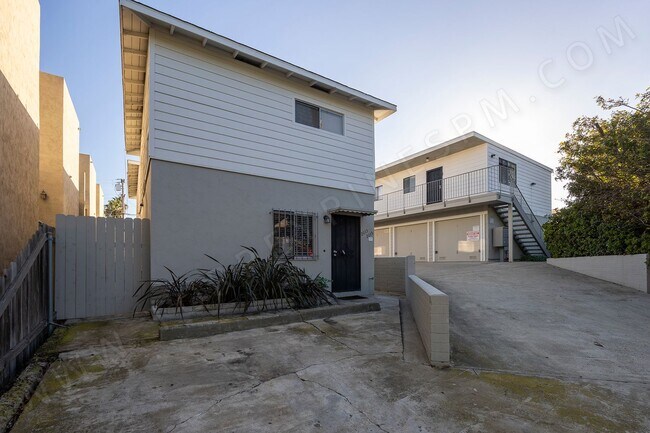 Foto del edificio - OPEN HOUSE: 12/20 1:30-2:30PM ~ Pacific Beach 2BR Townhome w/ Parking!
