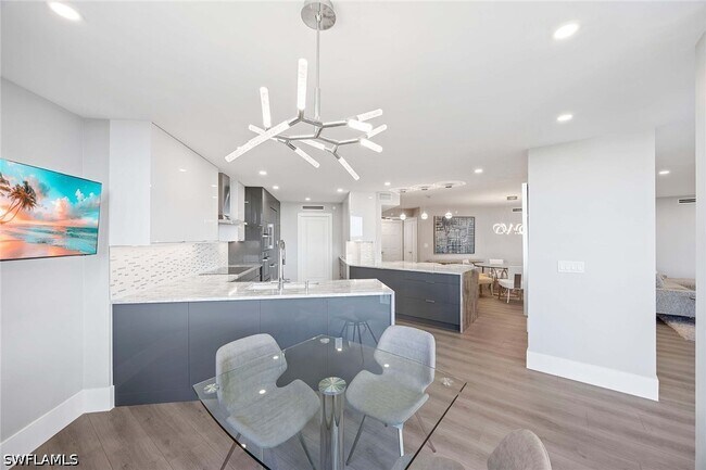 Foto del edificio - 6075 Pelican Bay Blvd
