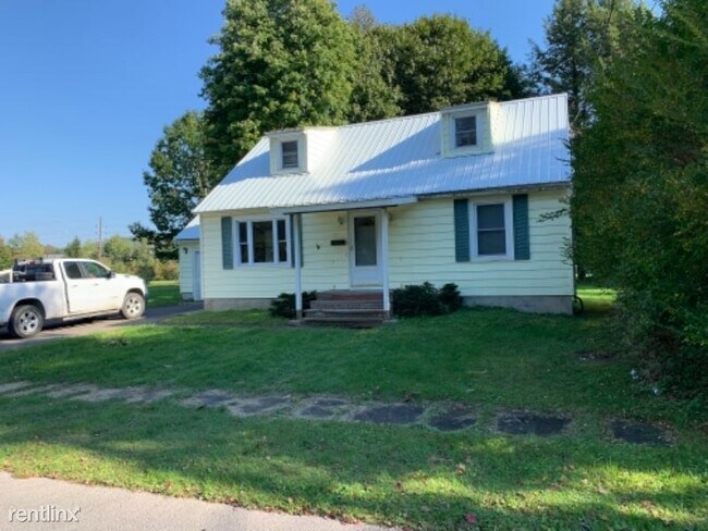 Building Photo - 3 br, 1 bath House - 29 Oak Ave