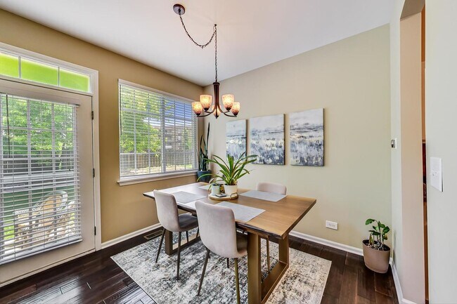 Foto del edificio - 5420 Mayflower Ct