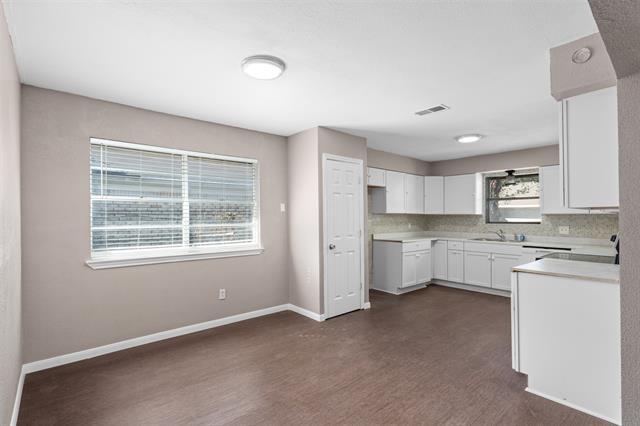 Foto del edificio - 5809 Bobbie Ln