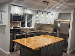 Building Photo - 8 Rustlewood Dr