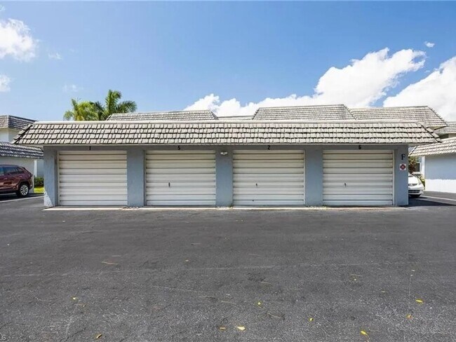 Foto del edificio - STUNNING 2/2 RIVERFRONT RENTAL IN KEY HARBOR