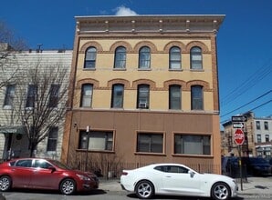 Building Photo - 6-90 Fairview Ave