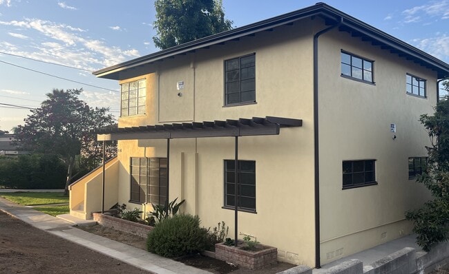 Building Photo - 854 E Mendocino St