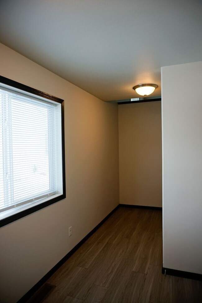 Building Photo - 3 Bed 3 Bath