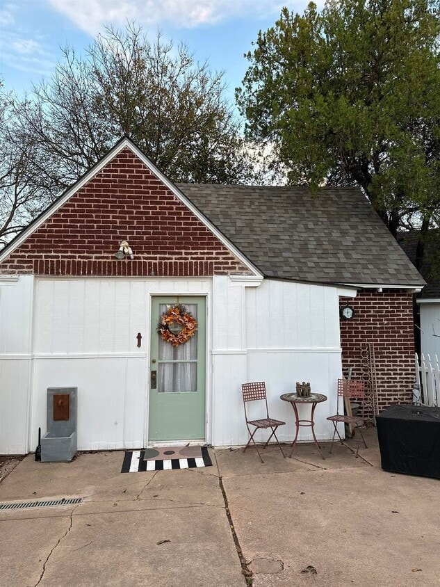 Primary Photo - 303 Morningside Dr