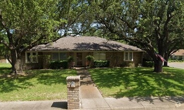 Building Photo - 901 Waterview Ln