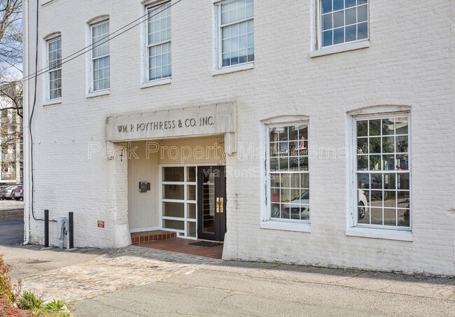 Interior Photo - Poythress Apartments
