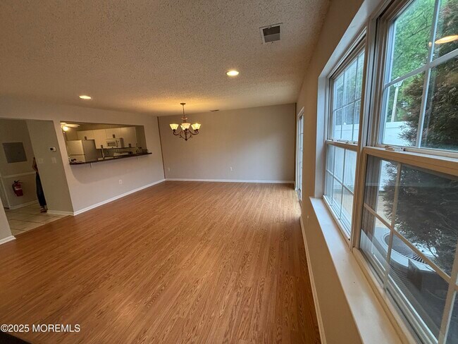 Building Photo - 8 Fiddlers Elbow Ct