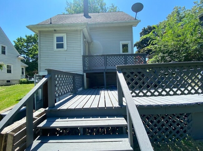 Building Photo - 1318 Leroy St
