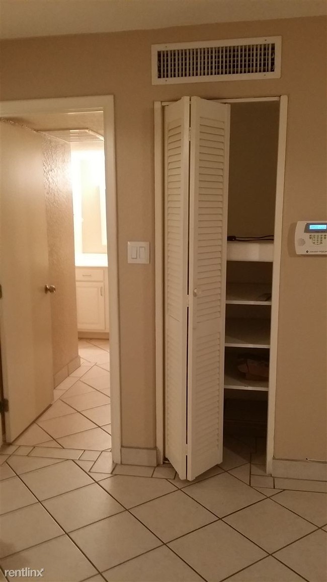Foto del edificio - 3828 N 32nd St