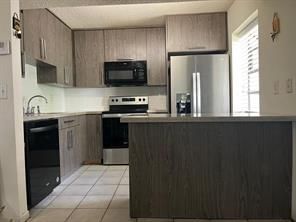 Foto principal - 9813 NW 3 St