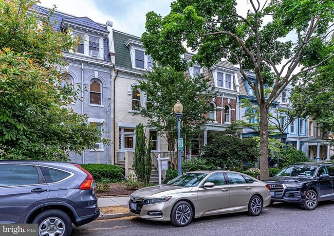 Building Photo - 2821 27th St NW