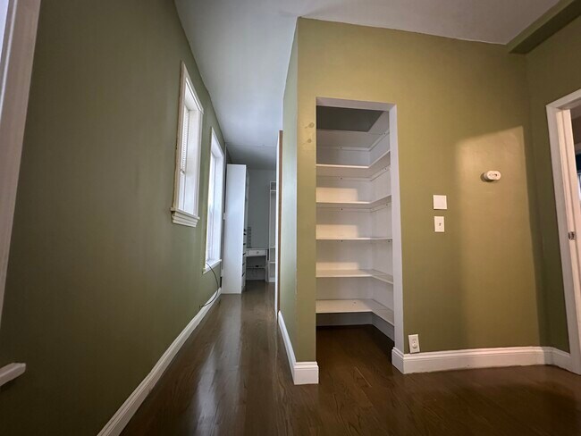 Foto del edificio - 4918 N Troy St