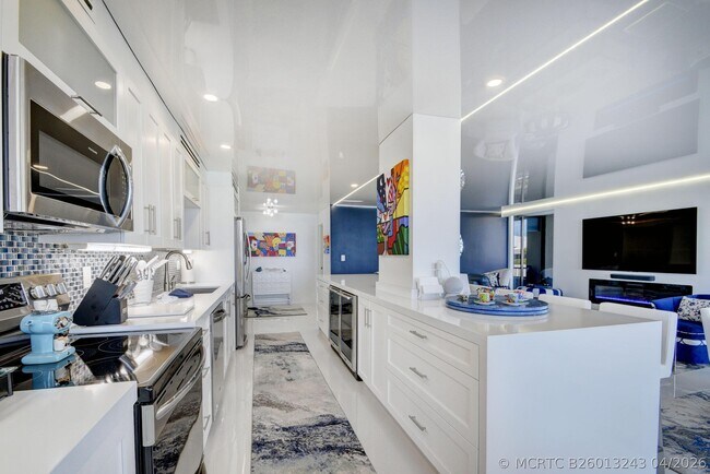 Building Photo - 5510 N Ocean Dr