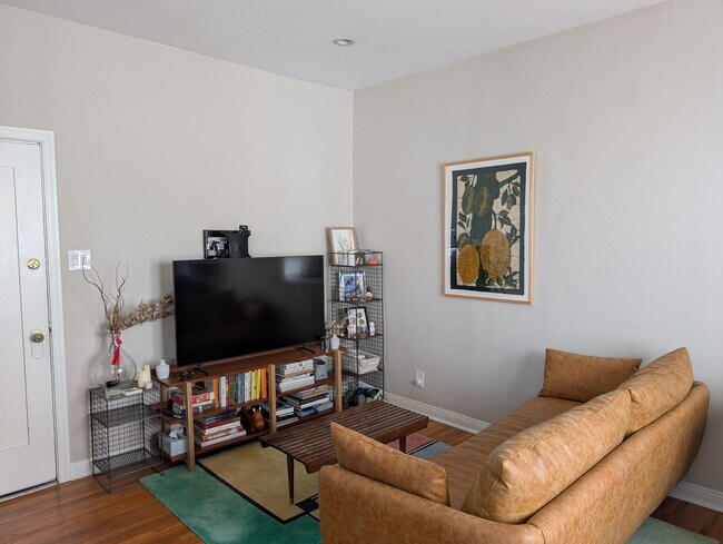 Building Photo - 1158 N Westmoreland Ave
