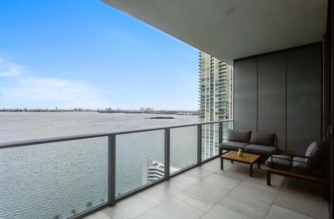 Foto del edificio - 480 NE 31st St