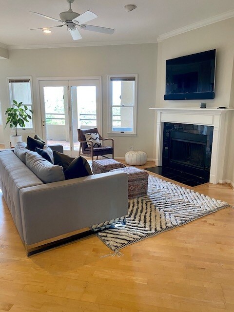 Living room - 1200 Baylor St