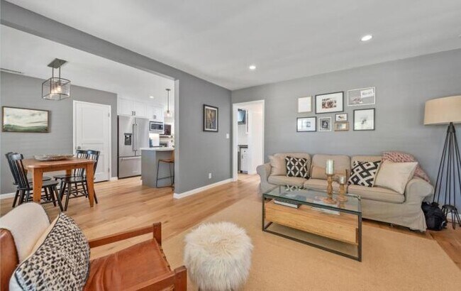 Foto del edificio - 3 bedroom in Redwood City CA 94061