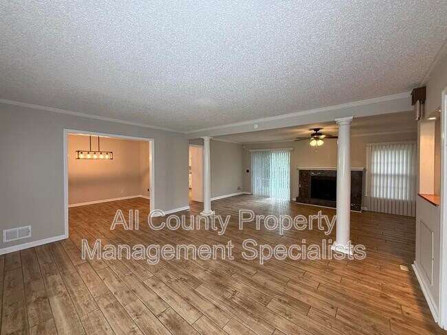 Foto del edificio - 2932 Bagpipe Rd