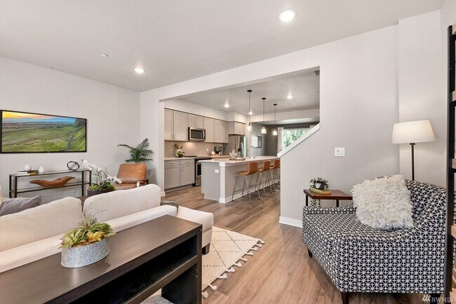 Foto del edificio - Beautiful recently built 3 bedroom 2.5 bathroom townhome in Lake Stevens!!