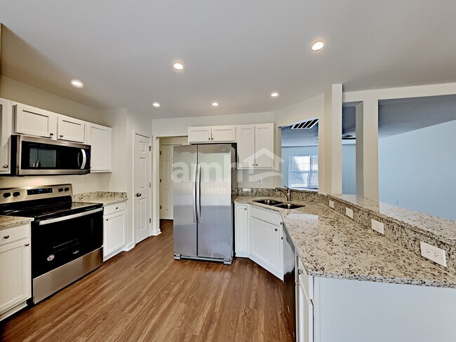 Foto del edificio - 900 Crowders Woods Dr
