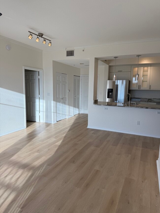 Building Photo - 1064 N Tamiami Trl