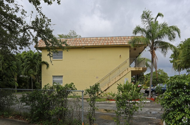 Building Photo - 1150 NE 17th Ct