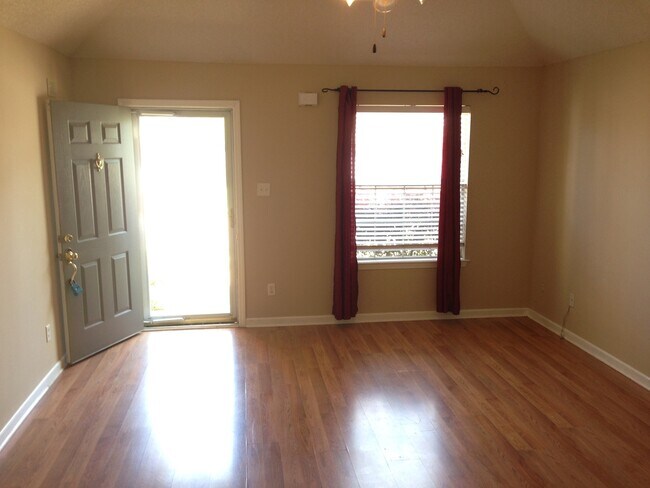 Building Photo - Great 3br/2ba Cordova home. Fenced backyard and eat in kitchen. Pets are welcome, fees apply.