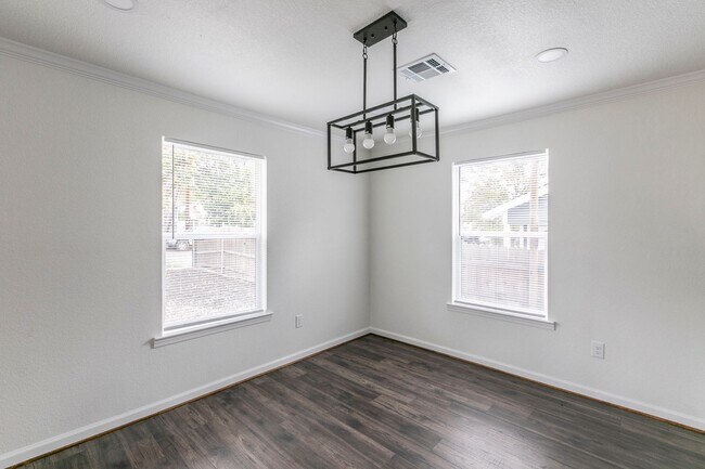 Foto del edificio - REMODLED HOME FOR RENT