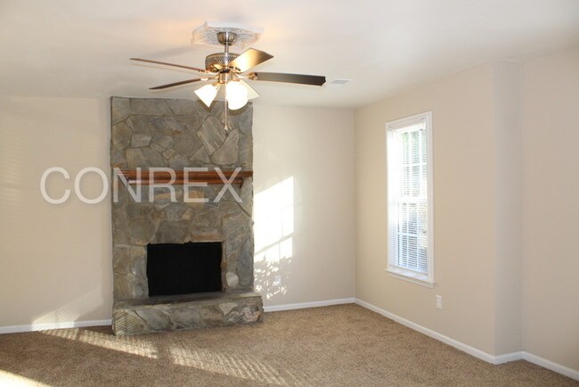 Foto del edificio - 512 Lyndhurst Rd