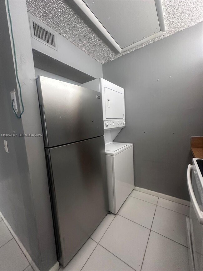 Foto del edificio - 821 Twin Lakes Dr